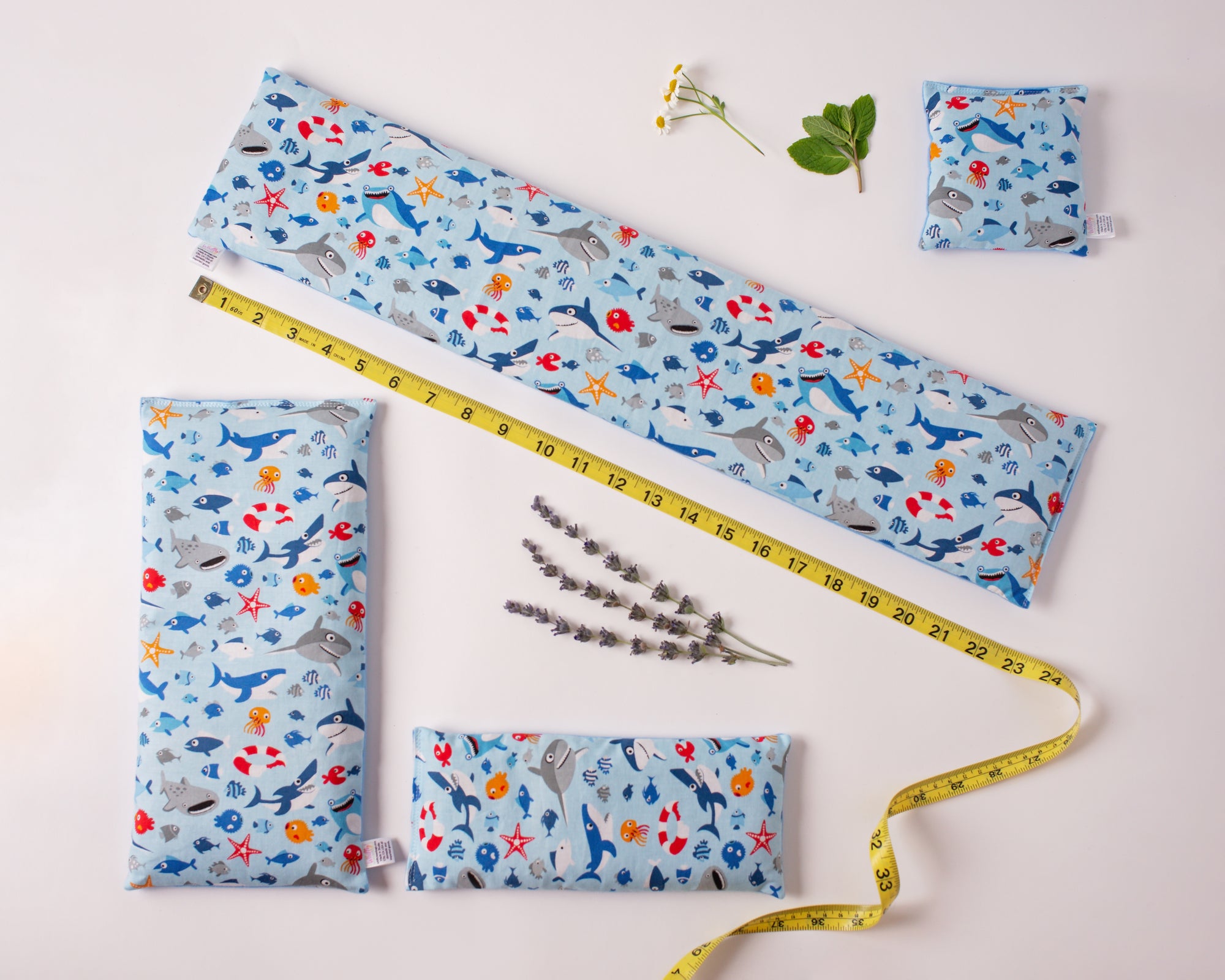 4 ice packs laid out to show the different sizes. Fabric is a sealife fabric.